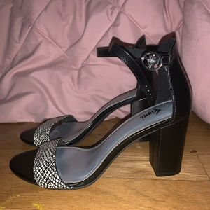Fioni black and white heels